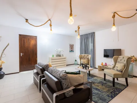 Deluxe Apartment Near Beach photo 2